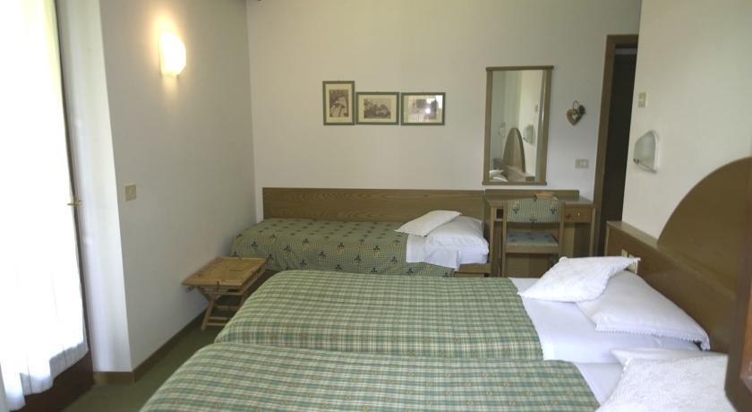 La Felce Bed & Breakfast Carisolo Ruang foto