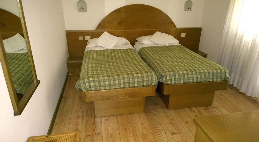 La Felce Bed & Breakfast Carisolo Ruang foto