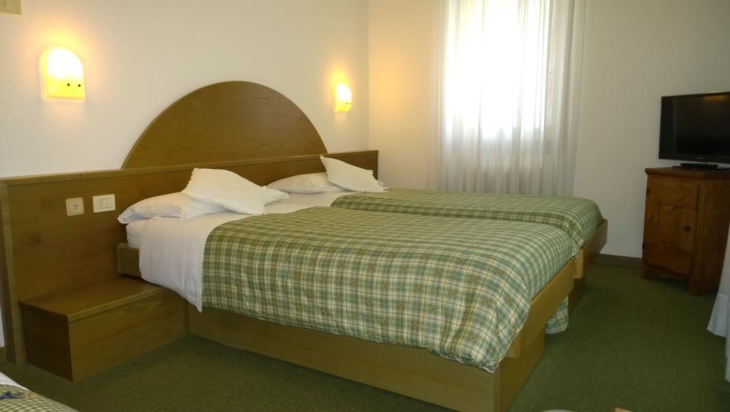 La Felce Bed & Breakfast Carisolo Ruang foto