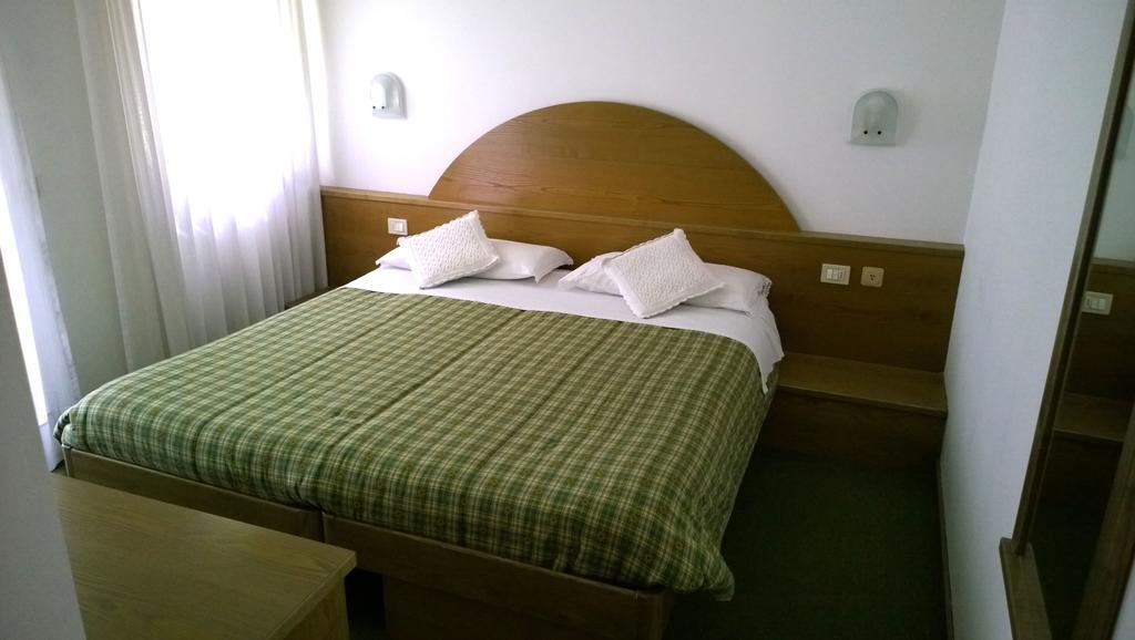La Felce Bed & Breakfast Carisolo Ruang foto
