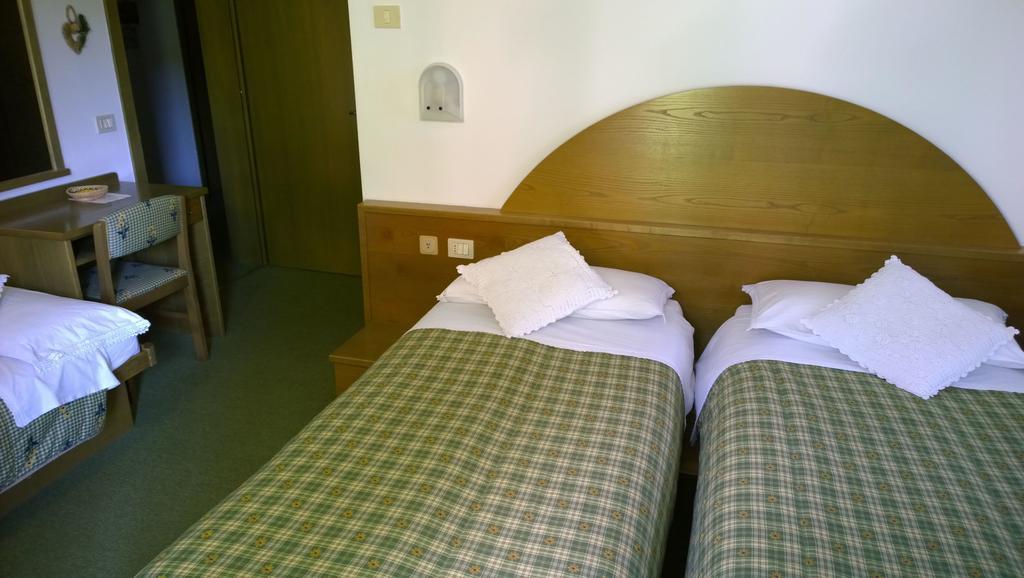 La Felce Bed & Breakfast Carisolo Ruang foto